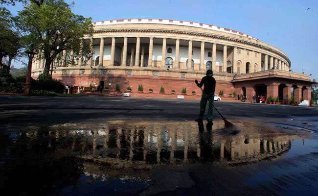 Parliament Session Update : हंगामे के बीच पास हुए बिल, दोनों सदनों की कार्यवाही मंगलवार तक के लिए स्‍थगित