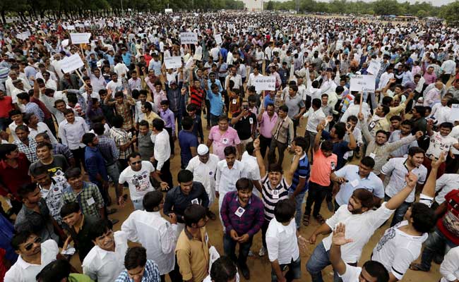 Patel Agitators Withdraw Bank Deposits, Ban Politicians' Entry in Villages