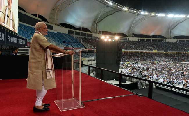 Thousands of Indians in Dubai Roar Approval Through PM Modi's Speech Thousands of Indians in Dubai Roar Approval Through PM Modi's Speech