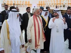 On Day 1 in UAE, PM Modi Visits Iconic Mosque, Meets Indian Workers