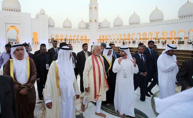 On Day 1 in UAE, PM Modi Visits Iconic Mosque, Meets Indian Workers