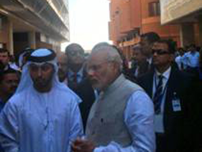 Pics: पीएम मोदी मसदर (UAE) में कुछ यूं गुजार रहे दिन...