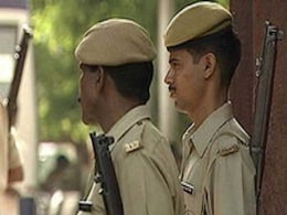 वडोदरा: पुलिस जीप ने कथित तौर पर एक ही परिवार के पांच लोगों को कुचला वडोदरा: पुलिस जीप ने कथित तौर पर एक ही परिवार के पांच लोगों को कुचला