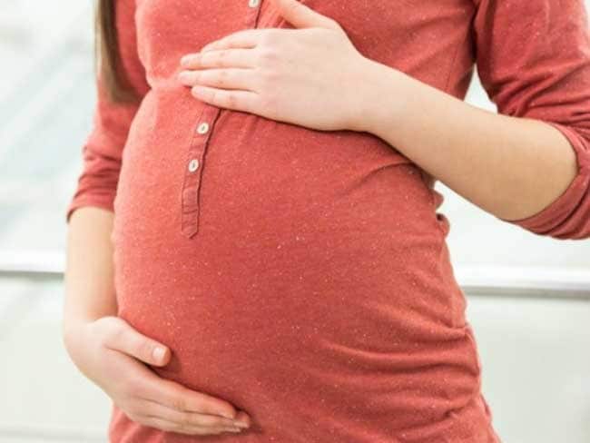 'गर्भवती' महिला के शरीर से नवजात की जगह निकला 40 पैकेट नशीला पदार्थ