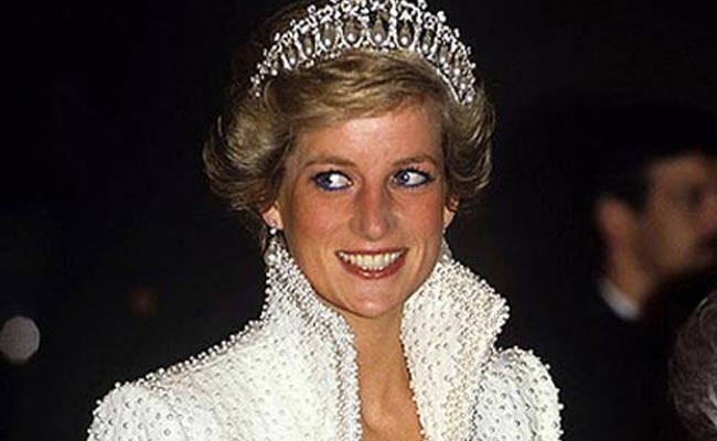Paris Wax Museum Installs Statue Of Princess Diana In Famous 'Revenge Dress'