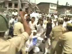 Protests Outside Geelani's Residence in Srinagar; Cops Use Water Cannon