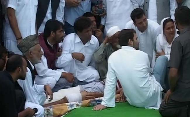 Rahul Gandhi Meets Victims of Pak Firing in Jammu and Kashmir