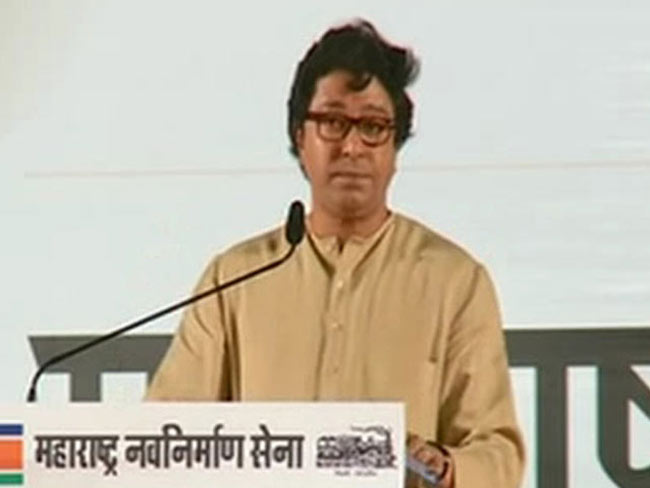 राज ठाकरे की पत्नी को कुत्ते ने चेहरे पर काटा, 65 टांके आए