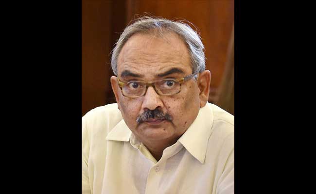 Union Home Secretary Rajiv Mehrishi Makes Surprise Visit To CRPF Camp In Kashmir