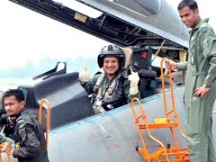 रक्षा राज्यमंत्री राव इंदरजीत ने सुखोई में उड़ान भरी