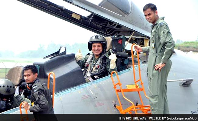 रक्षा राज्यमंत्री राव इंदरजीत ने सुखोई में उड़ान भरी