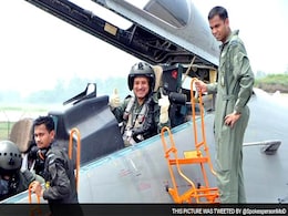 रक्षा राज्यमंत्री राव इंदरजीत ने सुखोई में उड़ान भरी रक्षा राज्यमंत्री राव इंदरजीत ने सुखोई में उड़ान भरी