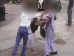 रोहतक : लड़की से बदसलूकी, दोस्ती का ऑफर ठुकराने पर सरेआम मारे थप्पड़ रोहतक : लड़की से बदसलूकी, दोस्ती का ऑफर ठुकराने पर सरेआम मारे थप्पड़