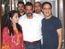 Sanjay Dutt, Home From Jail, Visited by Bollywood Friends