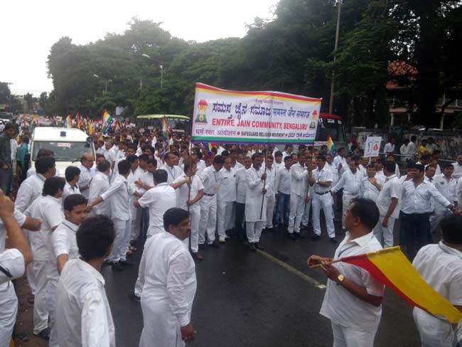 संथारा पर रोक के खिलाफ बेंगलुरु और चेन्नई में विरोध मार्च