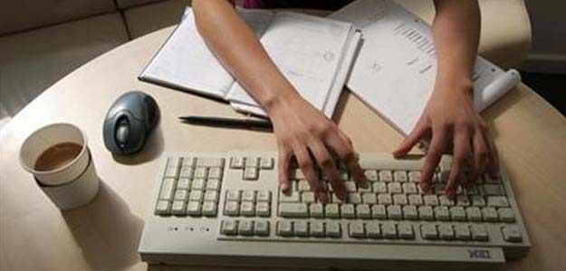 नौकरी या फ्रीलांसिंग? एक दिन में 46 हजार रुपए तक की कमाई कर रहे हैं फ्रीलांसर : स्टडी