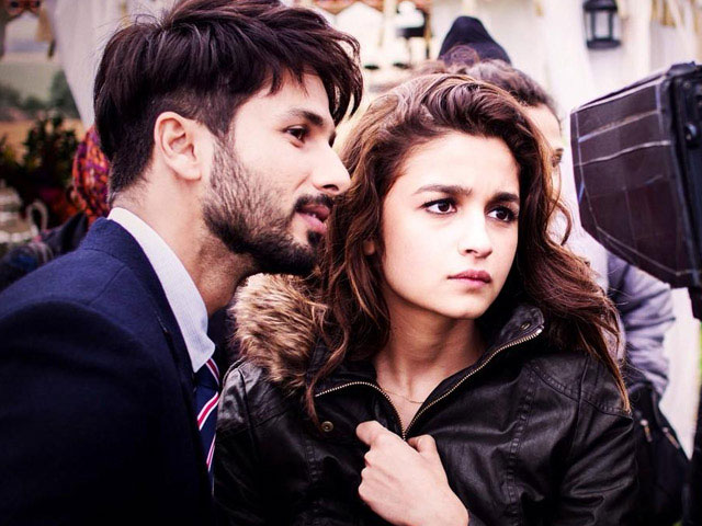 <i>Shaandaar</i> First Look:  Alia Has a Kiss For Shahid