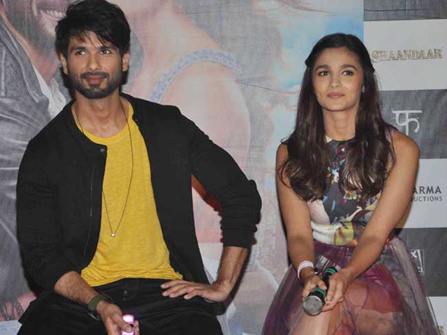 करीना कपूर से तुलना आलिया भट्ट के लिए तारीफ : शाहिद कपूर