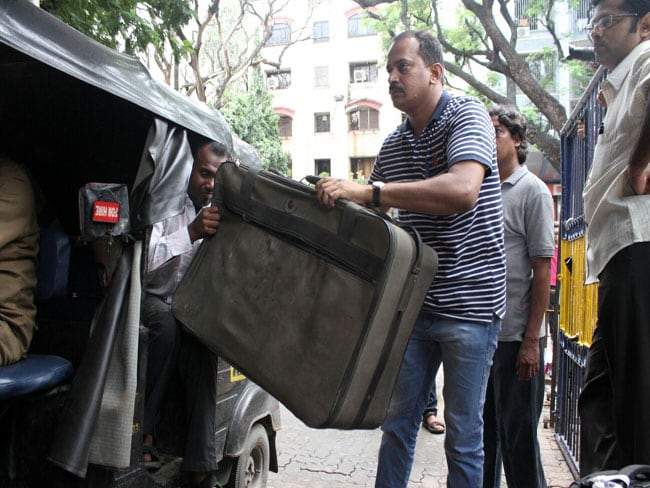 शीना की तरह मिखाइल को भी मारने का था प्लान? पुलिस को इंद्राणी के घर से मिला सूटकेस