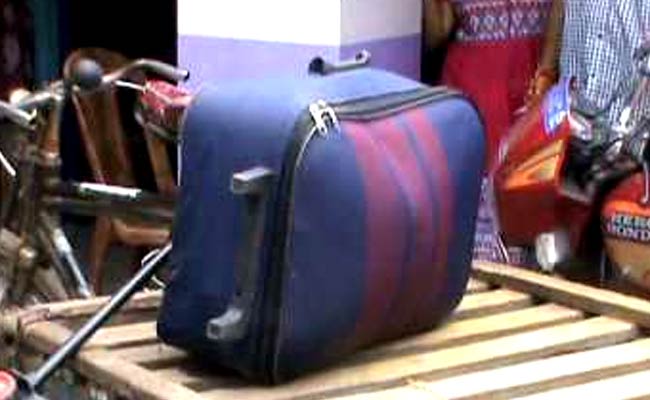 Bank Manager Kills Woman and 5-Year-Old, Bodies in Suitcases