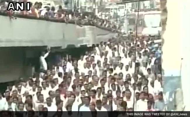 Amid Tight Security, Shwetang Patel Cremated in Ahmedabad