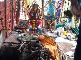 विक्रमगढ़ : तांत्रिक के पास से 10 खोपड़ी बरामद, तांत्रिक फरार, 6 साथी गिरफ्तार विक्रमगढ़ : तांत्रिक के पास से 10 खोपड़ी बरामद, तांत्रिक फरार, 6 साथी गिरफ्तार