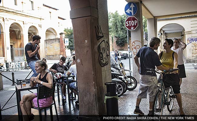 Italian Neighbors Build Their Own Social Network, Online and Off