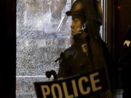 US Police Tear Gas Protesters After Officers Kill Black Man US Police Tear Gas Protesters After Officers Kill Black Man