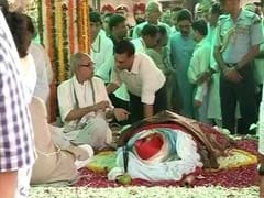 President Pranab Mukherjee's Wife Suvra Mukherjee Cremated in Delhi