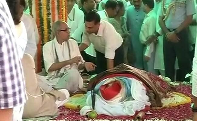 President Pranab Mukherjee's Wife Suvra Mukherjee Cremated in Delhi