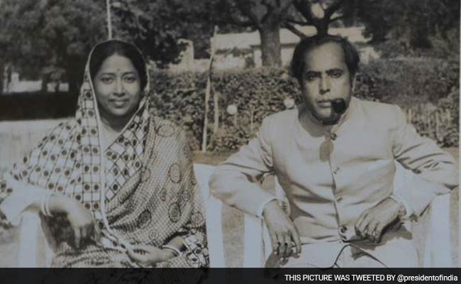 राष्ट्रपति प्रणब मुखर्जी की पत्नी शुभ्रा का दिल्ली में हुआ अंतिम संस्कार