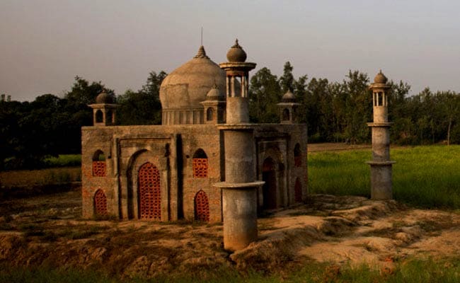 For a Taj Mahal For His Wife, 81-Year-Old Gets Completion Funding