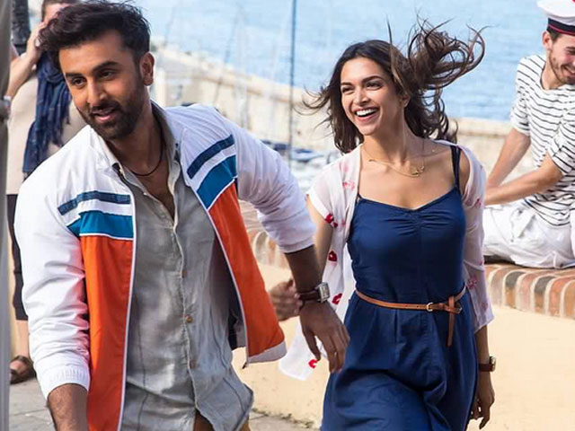 Why Ranbir, Deepika's <I>Tamasha</i> Pics Made it to Social Media