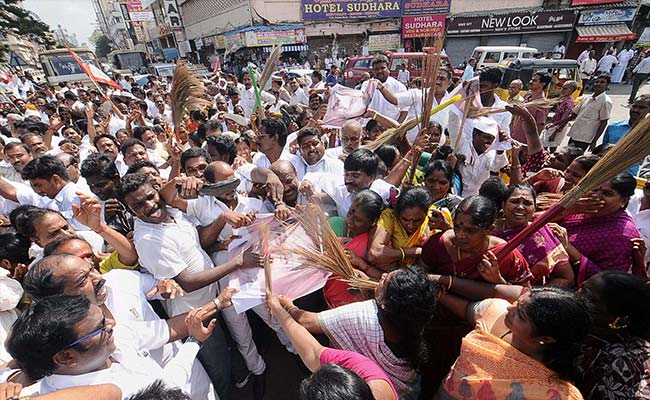 Tamil Nadu Congress Leader Elangovan Gets Bail in Harassment Case