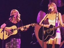The One Where Phoebe and Taylor Swift Sing <i>Smelly Cat</i>