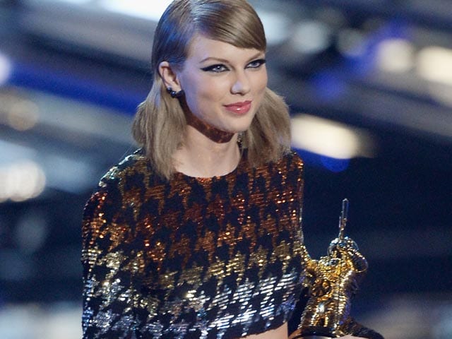 MTV VMAs: Taylor Swift Dominates With 4 Wins