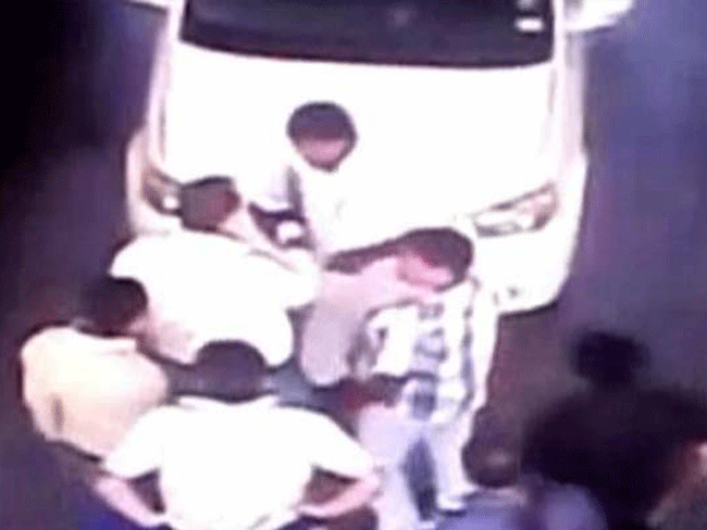 इंदौर :  बीजेपी MLA ने की टोल प्लाज़ा पर तोड़फोड़, कहा माफी नहीं मागूंगा