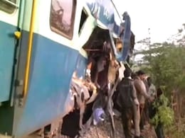 बैंगलोर से नांदेड़ जा रही एक्सप्रेस से लॉरी टकराई, एक MLA समेत 5 लोगों की मौत बैंगलोर से नांदेड़ जा रही एक्सप्रेस से लॉरी टकराई, एक MLA समेत 5 लोगों की मौत