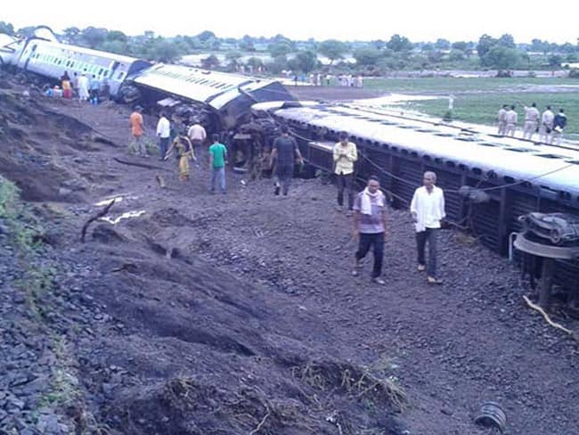 मध्यप्रदेश ट्रेन दुर्घटना : जानें क्यों हुआ इतना बड़ा हादसा, 10 मिनट पहले सब ठीक था