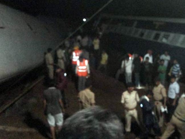 मध्य प्रदेश ट्रेन दुर्घटना : पीएम मोदी और सीएम चौहान सकते में, संवेदनाएं जताईं