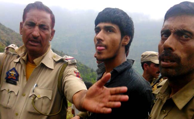 Pakistani Terrorist Was Captured By Villagers He Took Hostage