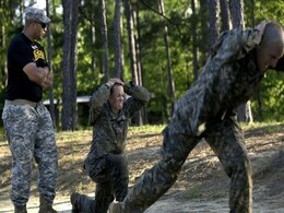 2 US Soldiers Become Symbols of New Generation of Female Fighters 2 US Soldiers Become Symbols of New Generation of Female Fighters