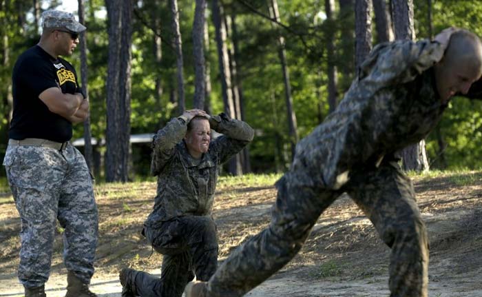 2 US Soldiers Become Symbols of New Generation of Female Fighters