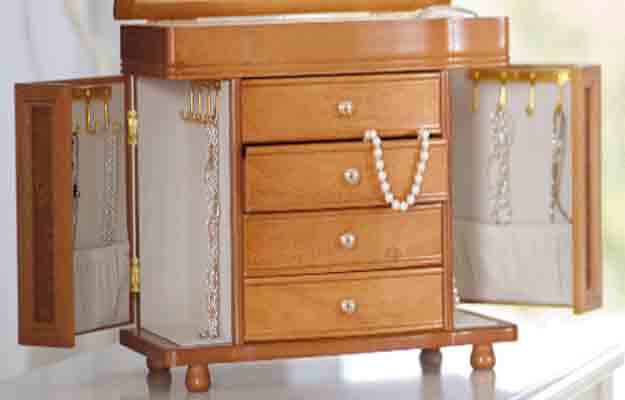 आर्थिक परेशानी से राहत देने लिए भारतीय वास्तुशास्त्र में बताए गए हैं ये उपाय