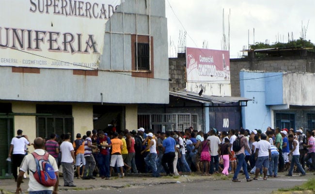 Venezuela Supermarket Looting Leaves 1 Dead, Dozens Detained