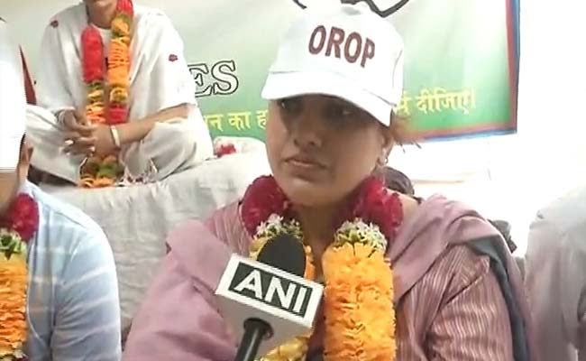 Union Minister VK Singh's Daughter Joins OROP Protests