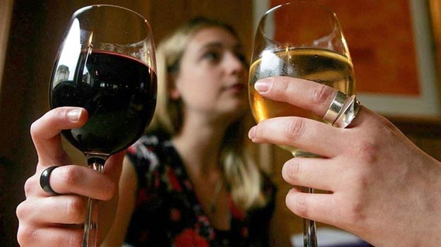 Daily Glass of Wine Raises Risk of Breast Cancer in Women