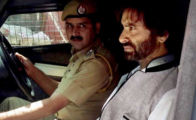 Both India and Pak Toughen Stand on Meeting Separatists: 10 Developments