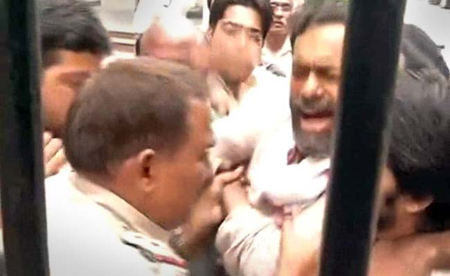 Yogendra Yadav Alleges 'Brutal Assault' by Cops, Gets Arvind Kejriwal's Support