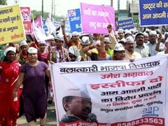 AAP Burns Effigy of Rape Accused Gurgaon Lawmaker